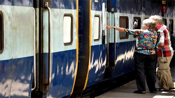 Railaway: ટ્રેનમાથી રૂમાલ કે ચાદર ચોરી હશે તો સજા, જાણો શુ કહે છે કાયદો