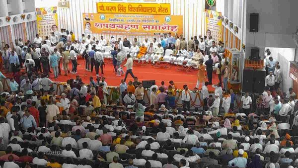 Meerut: વંદે માતરમ સમયે ઉભા ના થયા AIMIMના કાઉન્સિલર, બીજેપી કાઉન્સિલરોએ કરી ધોલાઇ