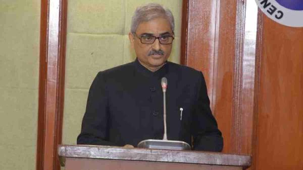 કોણ છે પ્રવીણ કુમાર શ્રીવાસ્તવ? જને રાષ્ટ્રપતિએ અપાવ્યા સેંટ્રલ વિજિલેંસ કશિશ્નરના શપથ