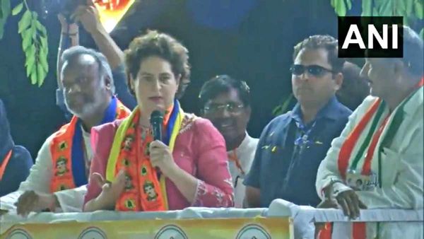 Priyanka Gandhi PM Modi પર વરસી, પુછ્યુ-કર્ણાટકમાં 40 ટકા કમીશન અને લૂટના સમયે શુ કરી રહ્યા હતા.