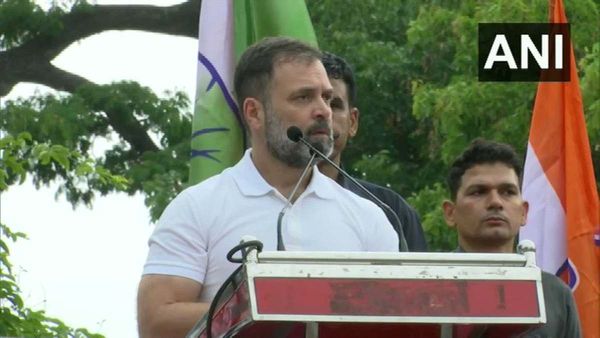 Karnataka Election : ડિલિવરી બોય સાથે સ્કૂટર પર રસ્તા પર નીકળ્યા રાહુલ, જુઓ વીડિયો