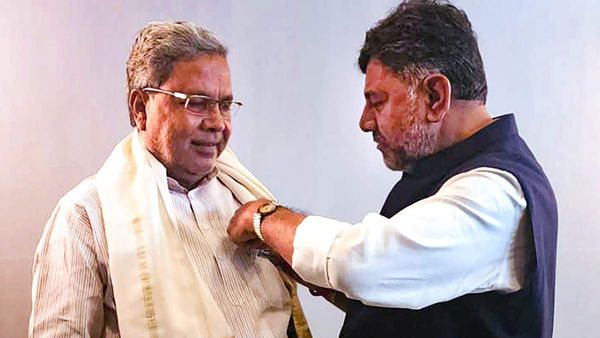 Karnataka Result : ડીકે શિવકુમાર અને સિદ્ધારમૈયામાંથી કોણ વધુ ભણેલુ છે?