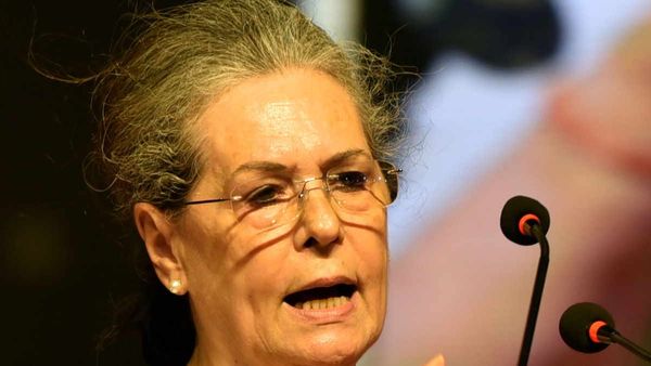 સોનિયા ગાંધીના નિવેદન મુદ્દે ચૂંટણી પંચે ખુલાસો માંગ્યો, જાણો શું કાર્યવાહી થઈ શકે?