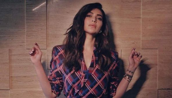 Karishma Tanna: પોતાના જ પિતાને લઇને કરિશ્મા તન્નાએ કર્યો મોટો ખુલાસો, સોશિયલ મીડિયા પર ભારે ચર્ચા