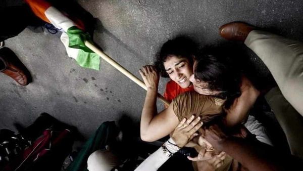 'દરિયા અબ તેરી ખેર નહી. બૂંદો ને બગાવત કર લી હૈ', દિલ્હી પોલીસે લીધેલા પગલા બાદ વિનેશ ફોગટનું ટ્વીટ