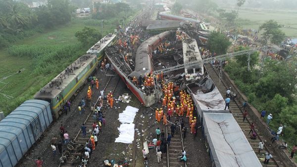 Odisha Train Accident: બાલાસોર રેલ દૂર્ઘટના પછી આ ટ્રેનોના રુટ બદલાયા, અમુક ટ્રેનો થઈ રદ, જુઓ યાદી