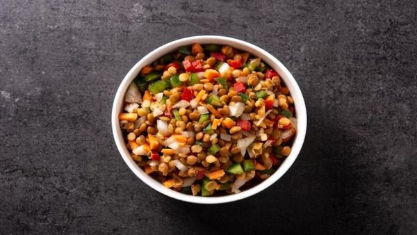 વેઈટ લૉસ ડાયેટ માટે જોઈતુ કંઈક ચટપટુ, તો ટ્રાય કરો આ હેલ્ધી અને ટેસ્ટી સ્પ્રાઉટ ભેળ