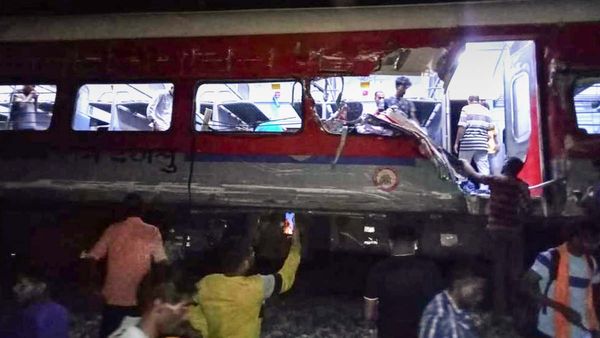 Odisha Train Accident: ચારે તરફ વિખરાયેલો નાસ્તો, ડબ્બાઓ વચ્ચે ચોંટી ગયેલા મૃતદેહ, હ્રદયદાવક સ્થિતિ