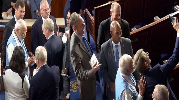 PM Modi US Visit: પીએમ મોદી સાથે સેલ્ફી અને ઑટોગ્રાફ લેવા માટે અમેરિકી સાંસદોએ લગાવી લાઈન