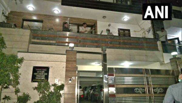 ઘરમાથી દુર્ઘંધ આવતા પડોશીઓને થઇ શંકા, કંપ્લેનક પર દિલ્હી પોલીસે મળી આવી મા-દિકરીની લાશ