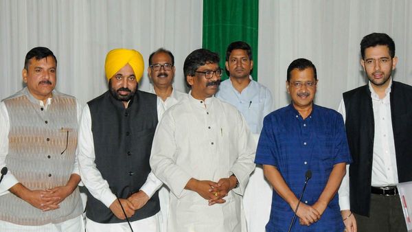 કોંગ્રેસે નક્કી કરવાનુ છેકે તેઓ લોકતંત્ર સાથે છેકે પીએમ મોદી સાથે: અરવિંદ કેજરીવાલ