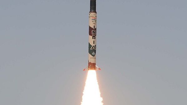 મીડિયમ રેંજ બેલેસ્ટીક મીસાઇલ અગ્ની 1 નું સફળ ટ્રેનિંગ પ્રક્ષેપણ, ઉચ્ચ્ સ્તર લક્ષ્યને ભેદવામાં સક્ષમ