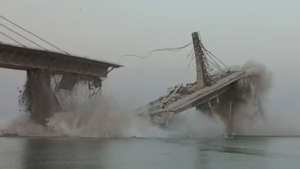 Video : બિહારના ભાગલપુરમાં 1700 કરોડના ખર્ચે બની રહેલો પુલ ધરાસાઈ, કેમેરામાં કેદ થઈ પુરી ઘટના