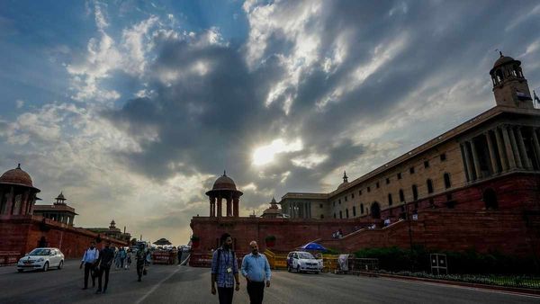 Delhi Weather: દિલ્હી NCR માં આજે રહેશે વાદળ છાયુ વાતવરણ પરંત ગરમીથી રાહત નહી, જાણો IMD અપડેટ
