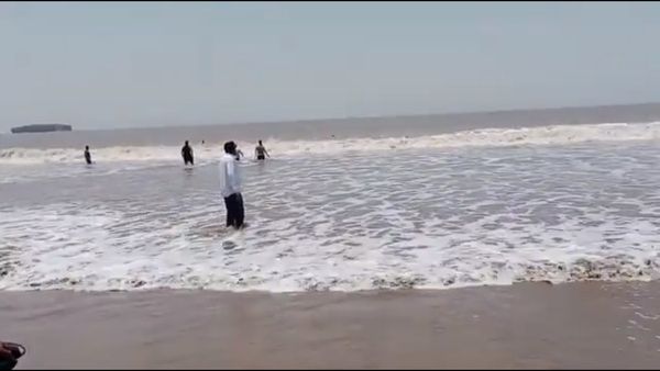 ચાર યુવાનોને દરિયામાં ડૂબતા જોઈ BJP MLAએ ઝંપલાવ્યું, ત્રણને બચાવ્યા