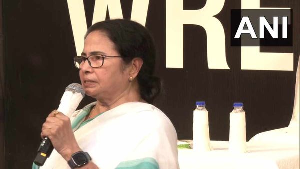 મમતા બેનરજીએ કેન્ડલ માર્ચ યોજી પહેલવાનો આપ્યુ સમર્થન, કહ્યું- તમે લડાઇ ના છોડતા