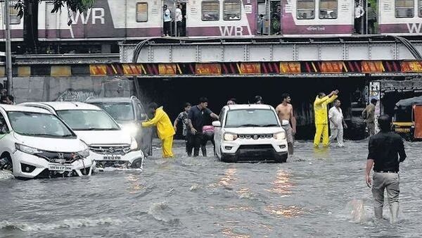 Weather: મહારાષ્ટ્રના 6 જિલ્લાઓમાં ઓરેન્જ એલર્ટ, દરિયો ખેડવા પર રોક