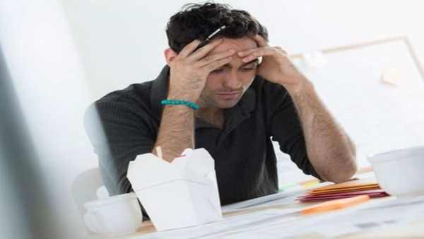 Reasons For Stress : તો આ કારણે જીવનમાં વધે છે તણાવ, આજે જ બદલી લો આ આદતો