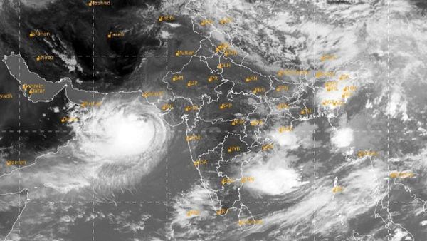 કિનારા સાથે ટકરાવાની તૈયારીમાં બિપોરજોય, આગામી કેટલીક કલાકો ગુજરાત માટે ખતરનાક