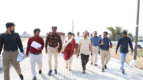 મુખ્ય સચિવ રાજકુમાર દેવભૂમિ દ્વારકા જિલ્લાની મુલાકાતે, શિવરાજપુર બીચ ખાતે ચાલી રહેલા વિકાસ કામોની સમીક્ષા કરી