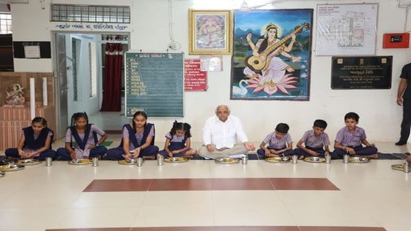 મુખ્યમંત્રીની એક ઝલક મેળવવા માટે માનવ મહેરામણ ઉમટી પડ્યુ