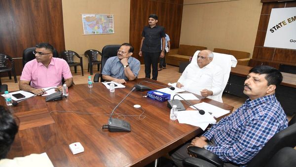 મુખ્યમંત્રી ભૂપેન્દ્ર પટેલે રાજ્યમાં પડી રહેલા ભારે વરસાદની સમીક્ષા કરી