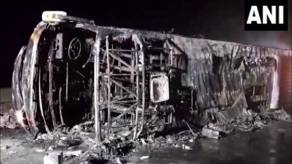 Buldhana Accident: બુલઢાણામાં એક્સપ્રેસવે પર બસમાં લાગી આગ, ભીષણ દૂર્ઘટનામાં 26 મુસાફરોના મોત