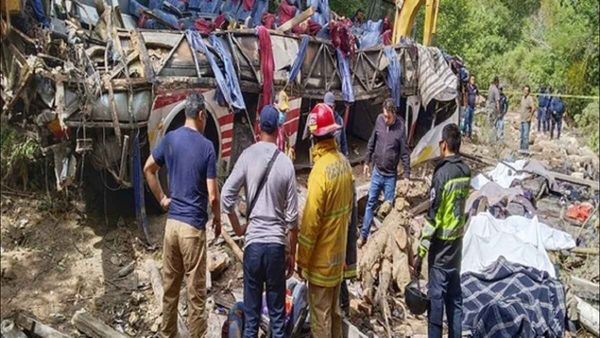 મેક્સિકોમાં બસ ખાડામાં પડી જવાથી 27 લોકોના મોત, 21 ઘાયલ