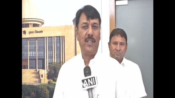 કોંગ્રેસ ધારાસભ્ય અમિત ચાવડાએ ભાવ વધારાના વિરોધમા CM ભૂપેન્દ્ર પટેલને એમેઝોન પરથી ભેટમાં મોકલ્યા 2 કિલો ટામેટા