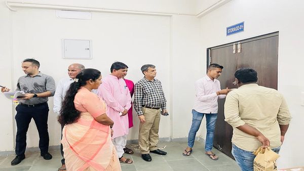 મુખ્ય નિર્વાચન અધિકારી પી. ભારતીએ ગાંધીનગર જિલ્લાના ડેડિકેટેડ EVM વેરહાઉસનું કર્યું આંતરિક નિરીક્ષણ