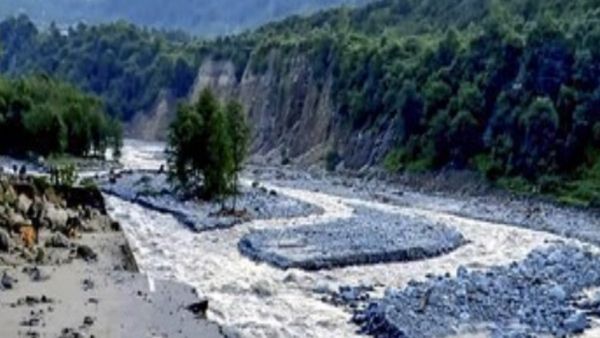 Kullu: Malana Dam ના ગેટમાથી પાણી થઇ રહ્યુ છે ઓવર ફ્લો, સ્થાનિય લોકોને કુલ્લુ પ્રશાશને કર્યા સતર્ક