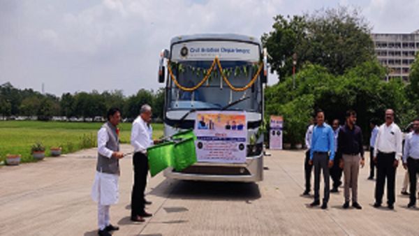 વિદ્યાર્થીઓ ઉડ્ડયન ક્ષેત્રે કારકિર્દી બનાવવા પ્રેરાઇ તેવા હેતુથી ‘સિમ્યુલેટર એક્ઝિબિશન બસ’ શરૂ કરવામાં આવી