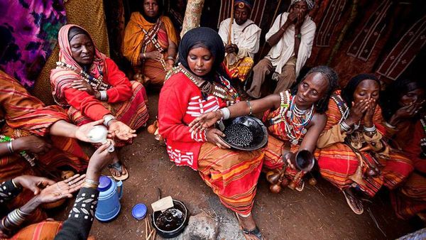 આ જનજાતિની મહિલાઓ કોઈપણ પુરૂષ સાથે શારીરિક સંબંધ બાંધી શકે છે, જાણો ક્યાં જોવા મળે છે આ પંરપરાઓ?