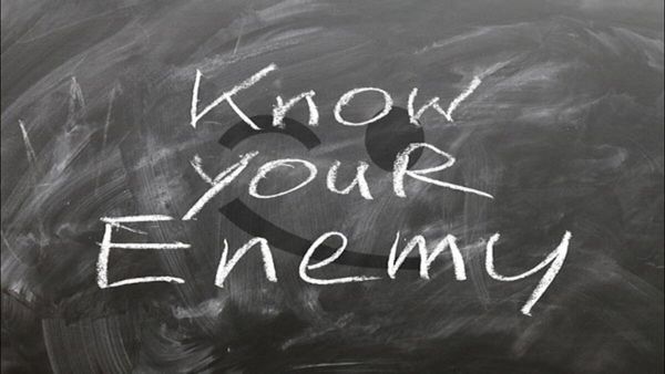 Chanakya Niti: આ સ્વાર્થી દુનિયામાં ખબર હોવી જ જોઈએ આ 6 વાતો, દુશ્મનની તાકાત નથી તમારુ નુકશાન કરવાની