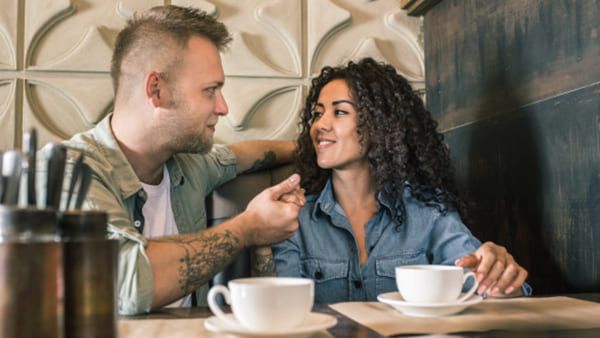 બેઝ ફ્લેગ ડેટિંગ ટ્રેન્ડ શું છે? જાણો કેમ ઝડપથી પોપ્યુલર થઈ રહ્યો છે?