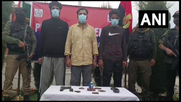 જમ્મુ કાશ્મીરઃ આતંકવાદી ભરતીનો ભાંડાફોડ, પીએચડીના છાત્ર સહિત 3ની ધરપકડ