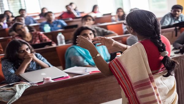 UGCનો મોટો નિર્ણય, આસિસ્ટન્ટ પ્રોફેસરની ભરતી માટે PhDની ડિગ્રી જરૂરી નહી