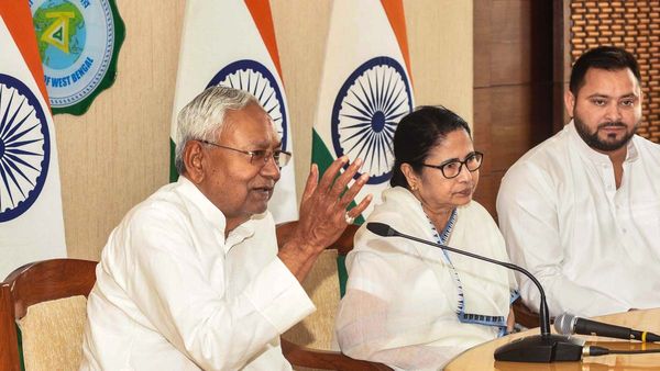 નેતાઓ વ્હાઈટ કપડા જ કેમ પહેરે છે? જાણો શું છે કારણ?