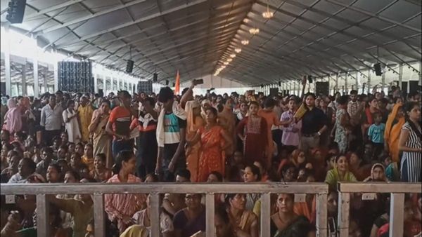 નોઇડામાં બાગેશ્વર ધામના ધિરેન્દ્ર શાસ્ત્રીના દિવ્ય દરબારમાં ભાગદોડ, ઘણા લોકો ઘાયલ