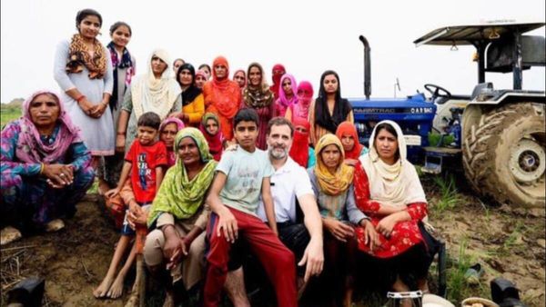 રાહુલ ગાંધીએ જે મહિલાઓ અને ખેડૂતો સાથે ખેતરમાં કર્યુ હતુ કામ, તેમને હવે દિલ્લી બોલાવીને સાથે કર્યુ ભોજન