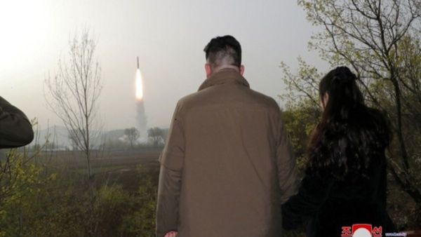 સાઉથ કોરિયા પહોચી અમેરિકી સબમરિન તો નોર્થ કોરિયાએ બે બેલેસ્ટીક મિસાઇલ કરી નઆખી ટેસ્ટ