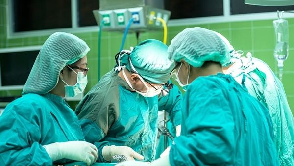 પગનો ઈલાજ કરાવવા આવેલા વ્યક્તિના પેટનું ઓપરેશન કરી નાંખ્યુ, જાણો ક્યાંની છે ઘટના?