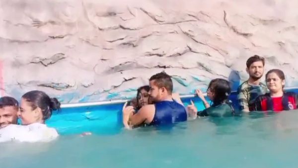 Video : વોટરપાર્કમાં કપલની ગંદી હરકત, વીડિયો સોશિયલ મીડિયા પર વાયરલ થયો