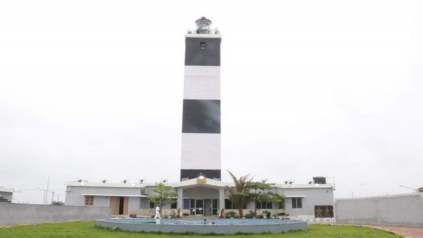 કેન્દ્રયી મંત્રી સદાનદ સૌનોવાલ દ્વારા ત્રણ દિવાદાંડીનું લોકાર્પણ