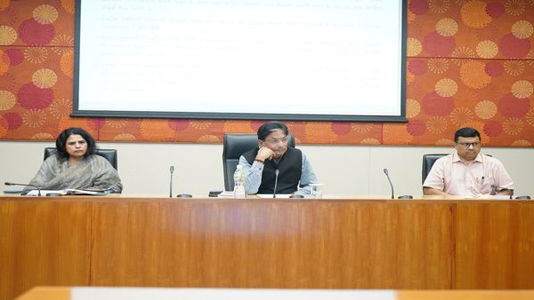 આરોગ્યમંત્રી ઋષિકેશ પટેલે આરોગ્ય વિભાગની સર્વગ્રાહી સમીક્ષા હાથ ધરી