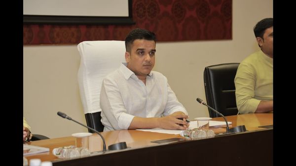 હર્ષ સંઘવીની અધ્યક્ષતામાં સ્વામી વિવેકાનંદ ગુજરાત રાજ્ય યુવા બોર્ડ ઝોન સંયોજક તેમજ જિલ્લા સંયોજકની બેઠક યોજાઈ