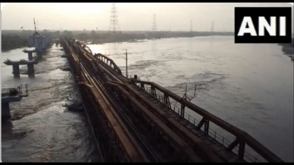 દિલ્લીમાં યમુના નદી વહી રહી છે જોખમના નિશાનથી ઉપર 206.56 મીટર પર