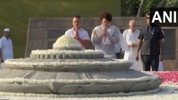 પૂર્વ પ્રધાનમંત્રી રાજીવ ગાધીની જંયતી પર મલ્લિકાર્જુન ખડગે, પ્રિયંકા ગાંધીએ આપી શ્રદ્ધાંજલી