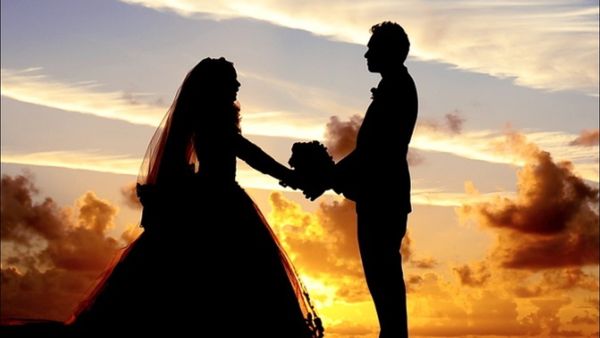 આ દેશમાં કપલને પૈસા આપી રહી છે સરકાર, બસ કરવુ પડશે આ કામ