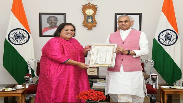 નાઉરુ ગણરાજ્યના હાઈકમિશનર સાથે રાજ્યપાલ આચાર્ય દેવવ્રત સાથે કરી શુભેચ્છા મુલાકાત